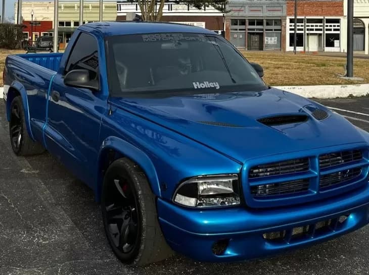 717 cv: Dodge Dakota com motor de Charger Hellcat
