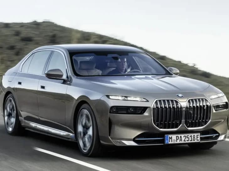 BMW i7 elétrico chegará ao Brasil este mês