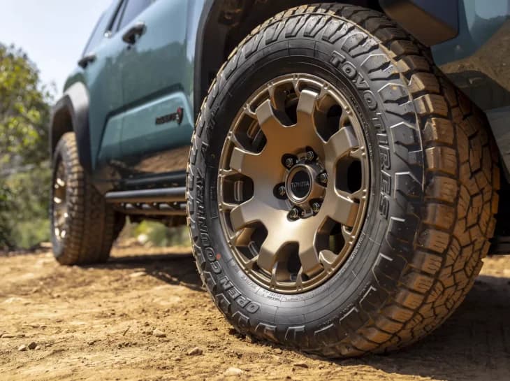Ex-gêmeo do SW4, SUV muda e tem versão híbrida