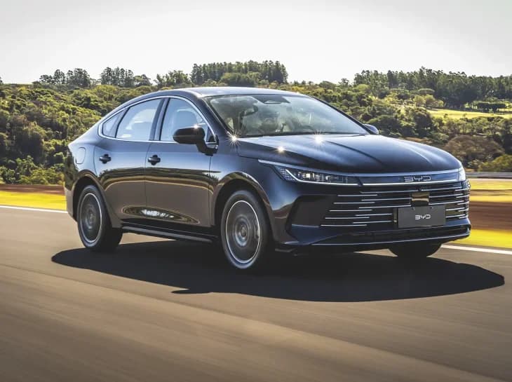 BYD King vende 3 vezes mais que rival Toyota Corolla