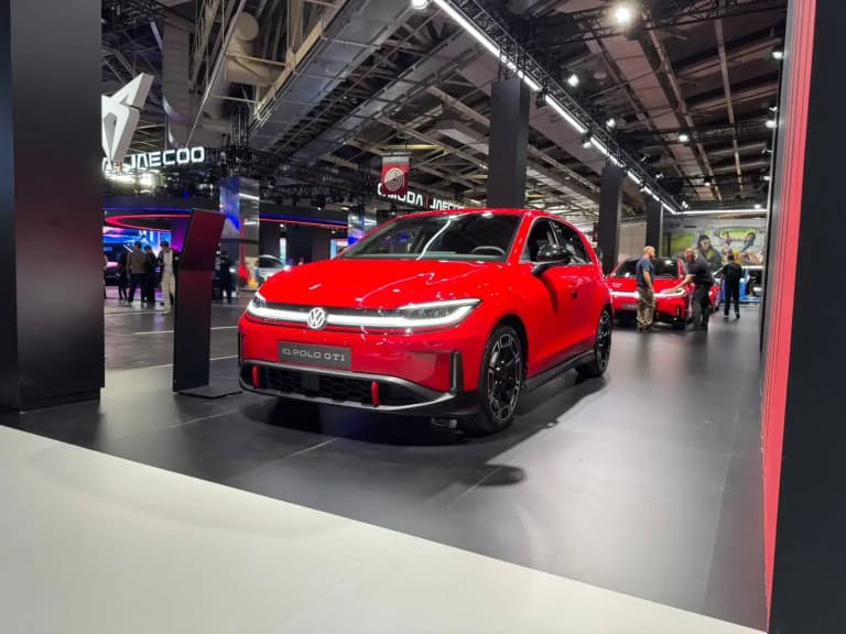 Volkswagen ID. Polo GTI e Peugeot E-208 GTi brilham no Salão de Paris