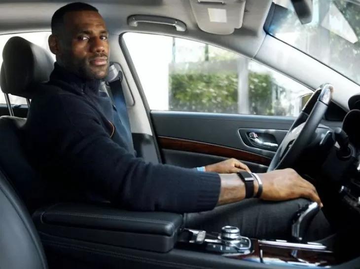 LeBron James: veja supercarros do cestinha da NBA