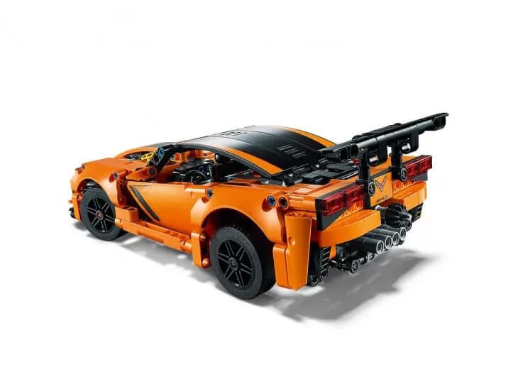 Corvette ZR1 e 911 RSR são retratados pela Lego