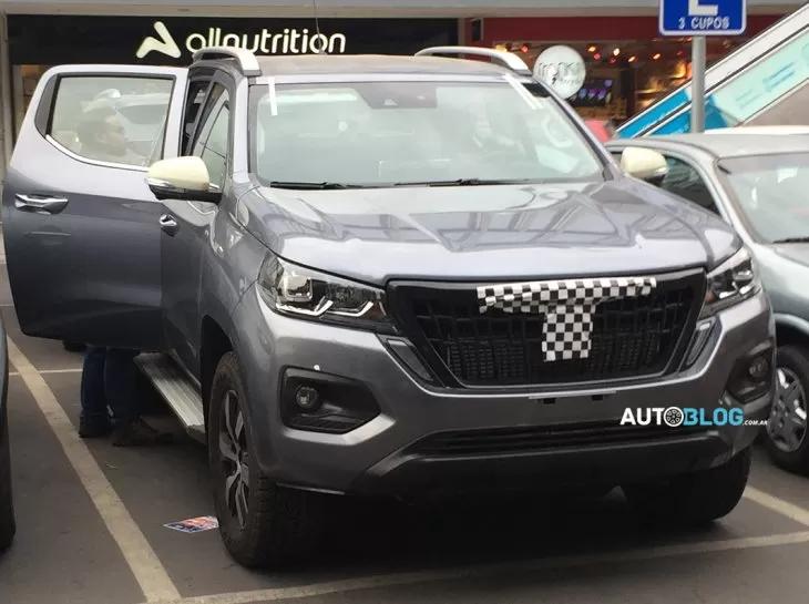 Flagra: picape média da Peugeot roda sem disfarces