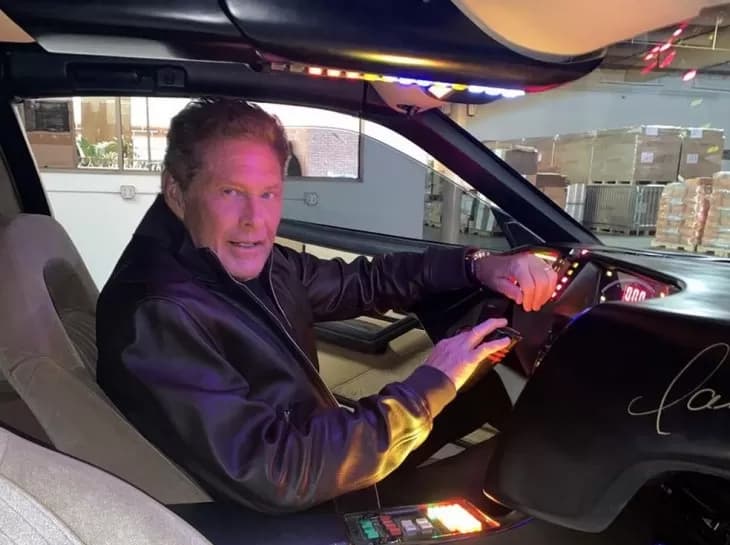 Réplica do Kitt, a "Super Máquina", vai a leilão