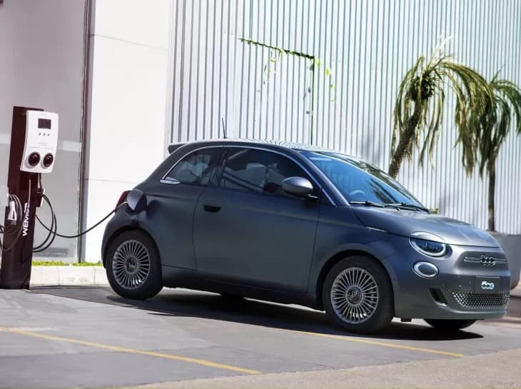 Fiat 500e chega ao Brasil por R$ 239.990