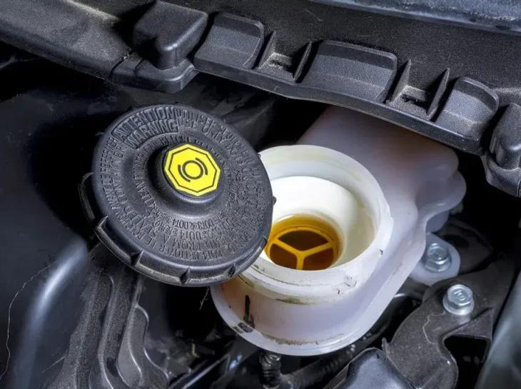 Fluido de freio: o que é e quando trocar?