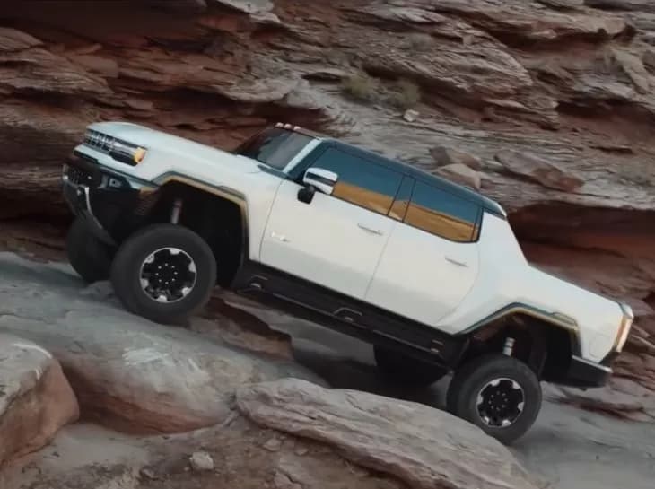 Hummer EV ganha vão livre de 40 cm em atualização