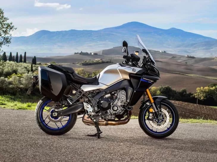 Nova Yamaha Tracer 9 é flagrada em teste na Europa