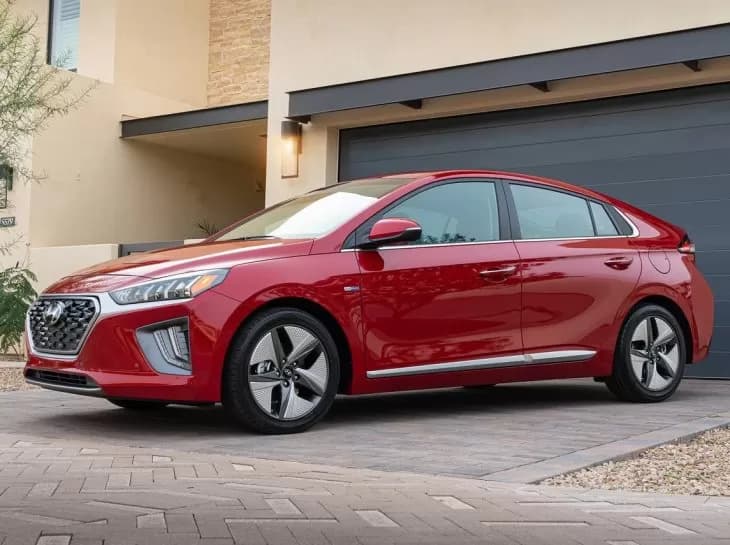 Hyundai Ioniq é flagrado em transporte no Brasil