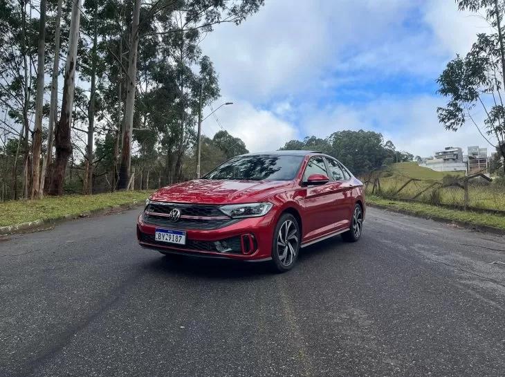 Volkswagen Jetta GLi é esportivo, completo e único
