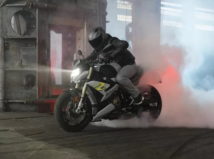 BMW lançará naked M 1000 R em 2023