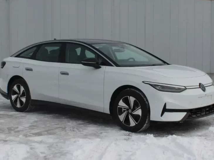 VW ID.7 é mostrado sem camuflagem na China