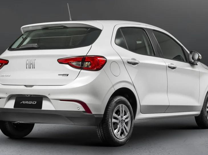 Fiat Argo encosta no top 3 hatches mais vendidos