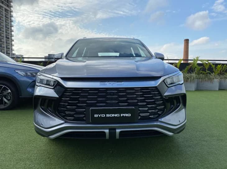 BYD anuncia primeiro híbrido plugável flex