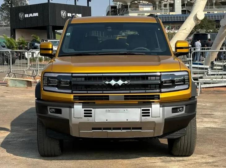 BYD confirma e mostra primeiro Denza B5 no Brasil