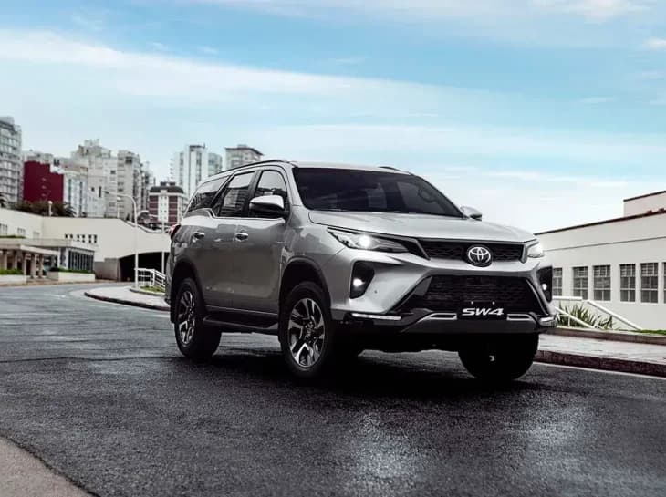 Toyota Hilux SW4 é o carro mais buscado no Ceará