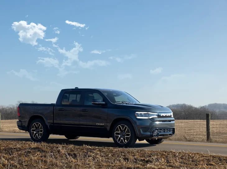 RAM troca picape 1500 elétrica por quase elétrica