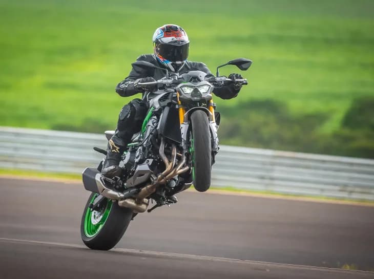 Kawasaki lança duas super máquinas no Brasil