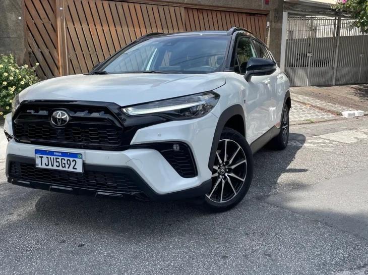 Corolla Cross supera o rei das concessionárias
