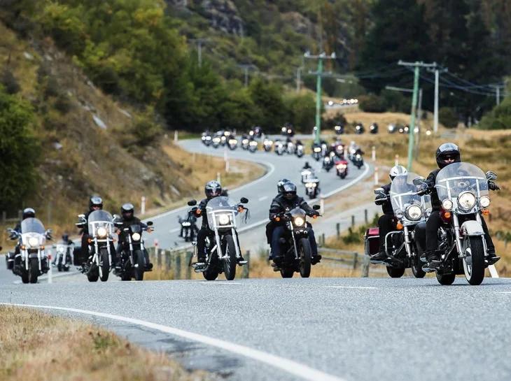 Viagem de moto em comboio: as 10 regras de ouro