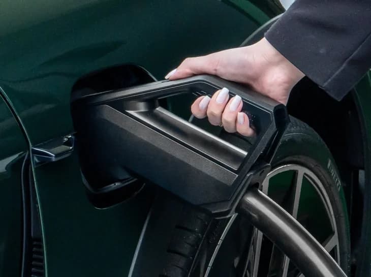 Como escolher um carregador para o carro elétrico