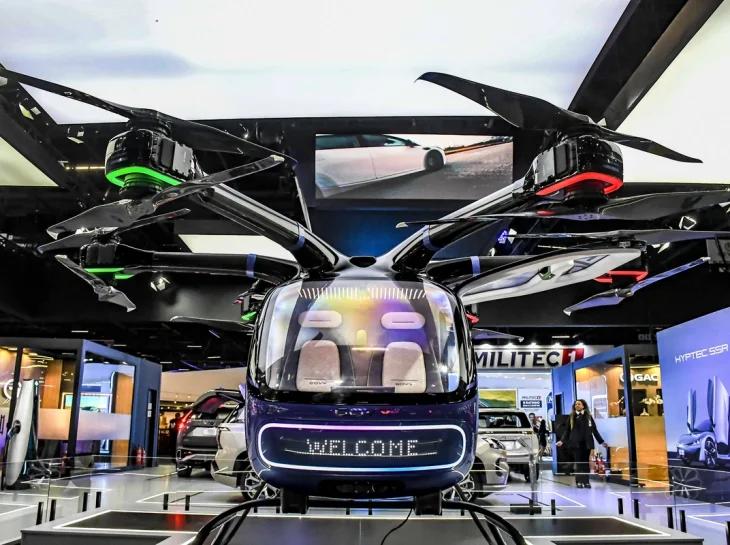 Salão do Automóvel tem carro voador e até pet robô