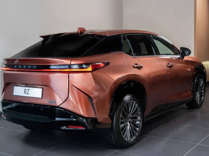 Conheça o novo Lexus de meio milhão em 91 fotos