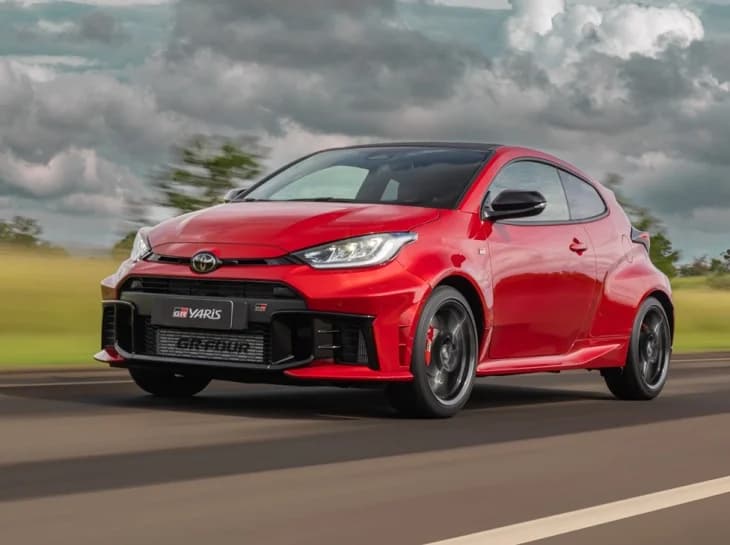 Toyota GR Yaris automático é insanidade na pista