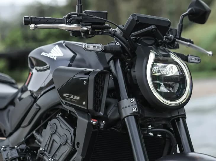 Honda CB650R E-Clutch chega à linha 2027