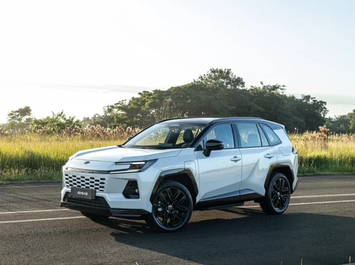 Toyota RAV4 PHEV roda até 61 km no modo elétrico