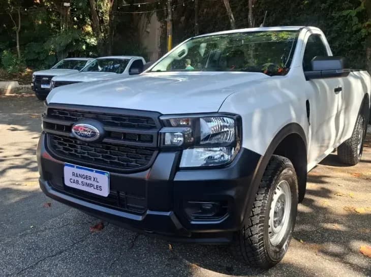 Ford Ranger de cabine simples agrada o trabalhador