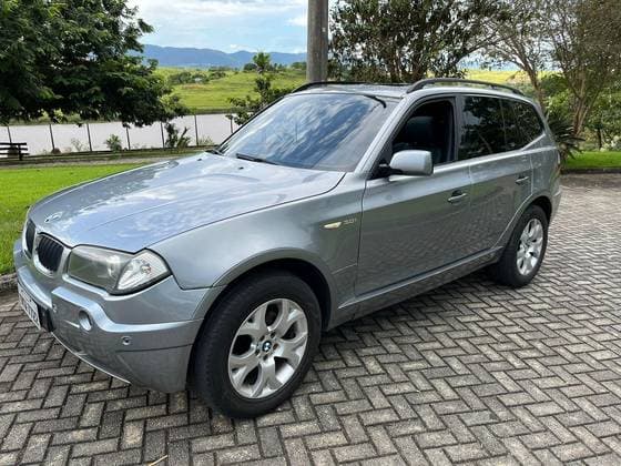 Carro 3.0 FAMILY 4X4 24V GASOLINA 4P AUTOMÁTICO