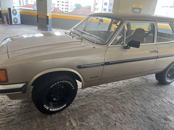 Carro 2.5 COMODORO 8V GASOLINA 2P MANUAL