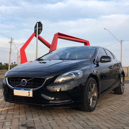 Carro 2.0 T4 MOMENTUM GASOLINA 4P AUTOMÁTICO