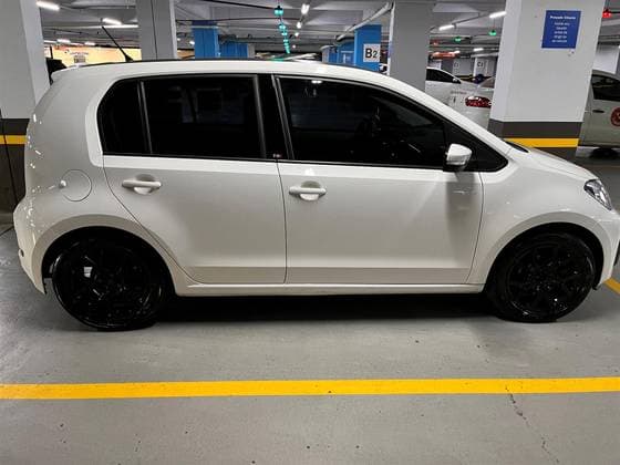 Carro 1.0 TSI HIGH UP 12V FLEX 4P MANUAL