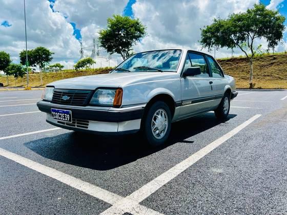 Carro 1.8 8V GASOLINA 2P MANUAL