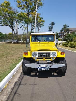 Carro 3.7 BJ50LV 4X4 TETO RIGIDO DIESEL 2P MANUAL