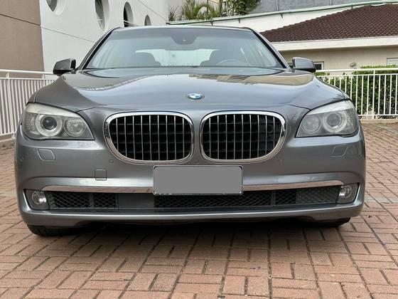 Carro 4.4 SEDAN V8 32V GASOLINA 4P AUTOMÁTICO