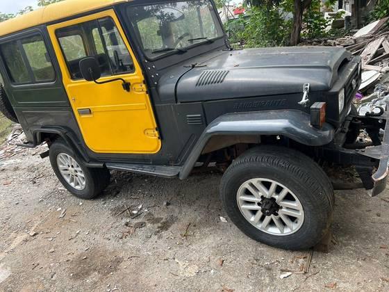 Carro 3.7 BJ50LV 4X4 TETO RIGIDO DIESEL 2P MANUAL