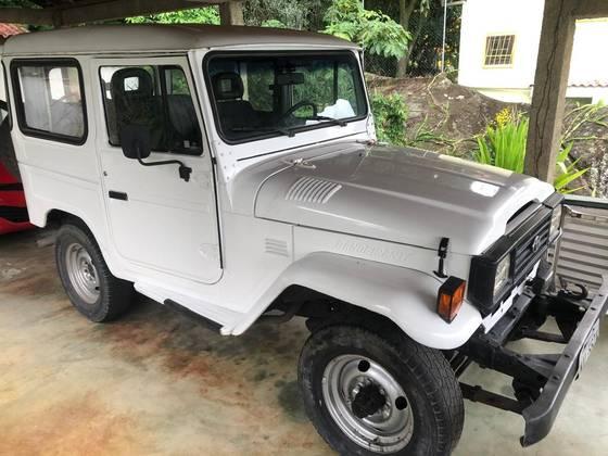 Carro 3.7 BJ50LV 4X4 TETO RIGIDO DIESEL 2P MANUAL