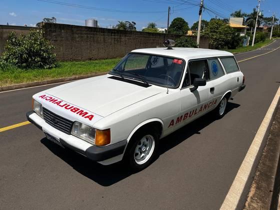 Carro 2.5 COMODORO 8V GASOLINA 2P MANUAL