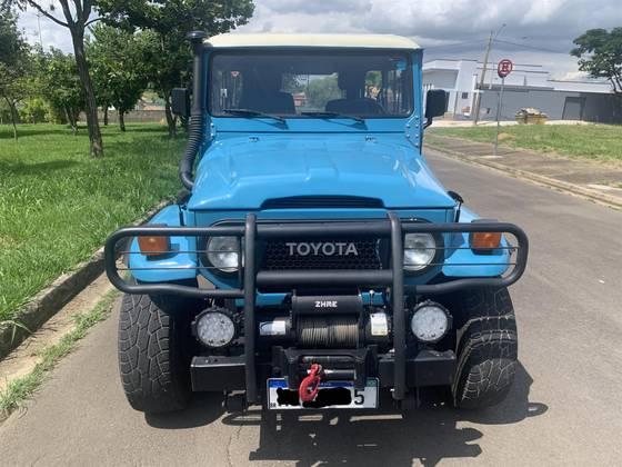 Carro 3.7 BJ50LV 4X4 TETO RIGIDO DIESEL 2P MANUAL