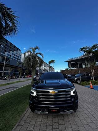 Carro 5.3 V8 GASOLINA 1500 HIGH COUNTRY 4X4 AUTOMÁTICO