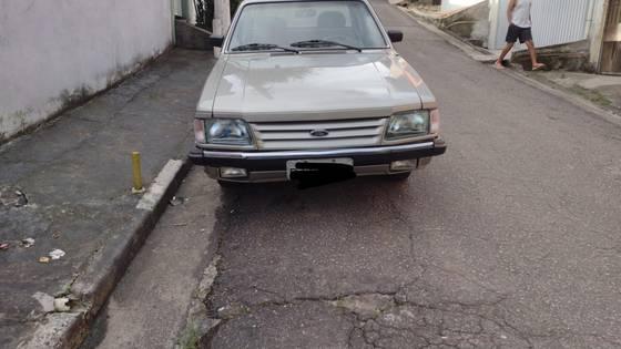 Carro 1.6 GL 8V ÁLCOOL 2P MANUAL
