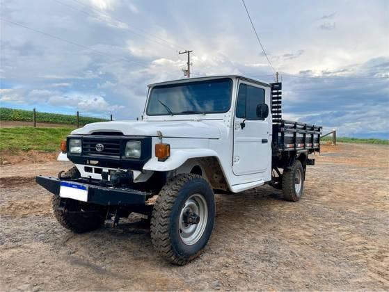 Carro 3.7 BJ55LP-BL3 4X4 CS DIESEL 2P MANUAL