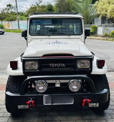 Carro 4.0 OJ50LV-B 4X4 CHASSI LONGO DIESEL 2P MANUAL