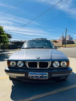 Carro 4.0 SEDAN V8 32V GASOLINA 4P AUTOMÁTICO