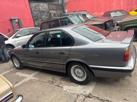 Carro 4.0 SEDAN V8 32V GASOLINA 4P AUTOMÁTICO