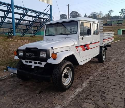 Carro 4.0 OJ50LV-B 4X4 CHASSI LONGO DIESEL 2P MANUAL